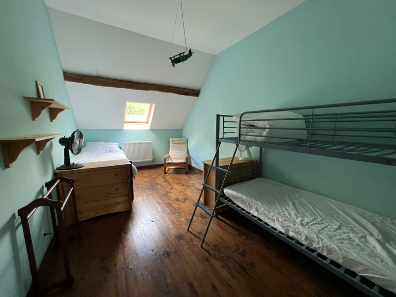  Castillos de 5 dormitorios en Lignerolles, France No. 90487