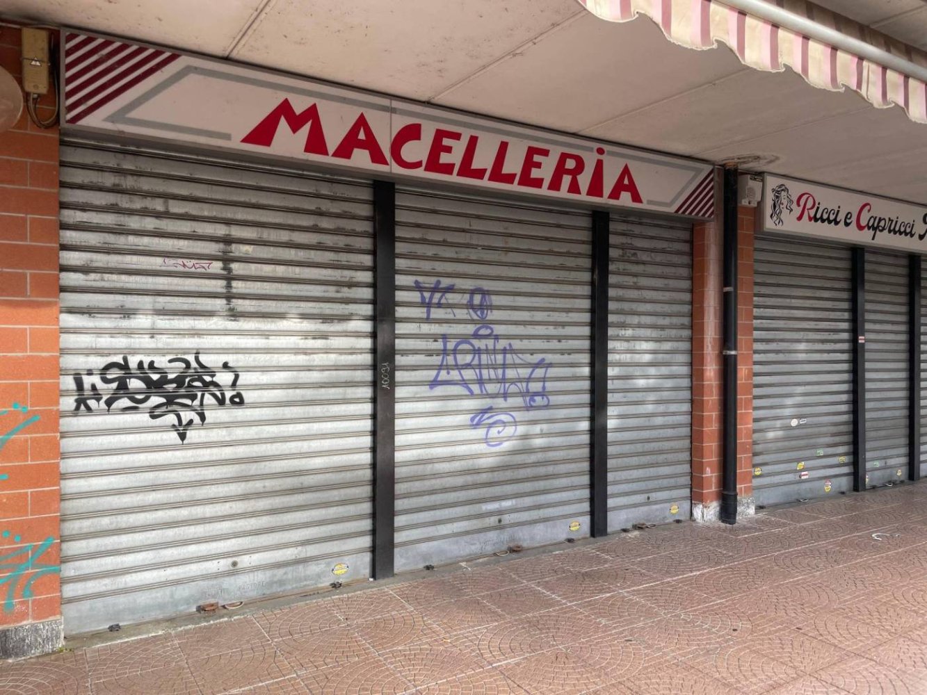 Коммерческая недвижимость с 3 комнатами в Альпиньяно, Италия № 324640