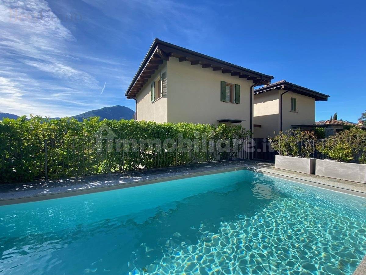 3 bedrooms Villa in Tremezzina, Italy No. 333043