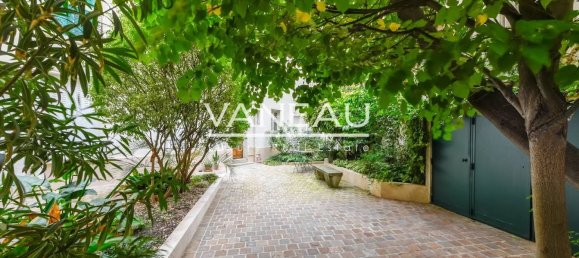 3 rooms Apartment in Paris, France No. 163241 2