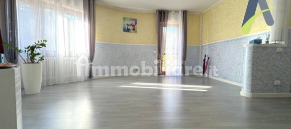 2 bedrooms Apartment in Mira, Italy No. 358560 3