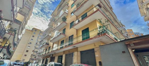 2 rooms Apartment in Naples, Italy No. 29717 2
