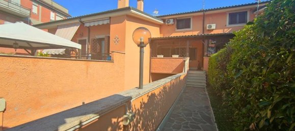 4 bedrooms Villa in Rome, Italy No. 14658 9