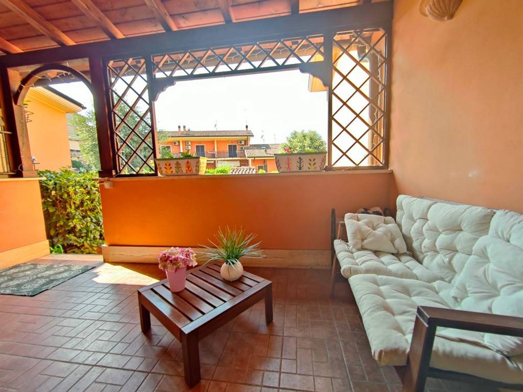 4 bedrooms Villa in Rome, Italy No. 14658