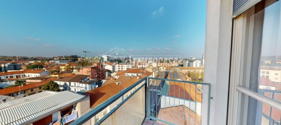 3 rooms Apartment in Cesano Maderno, Italy No. 139983 3