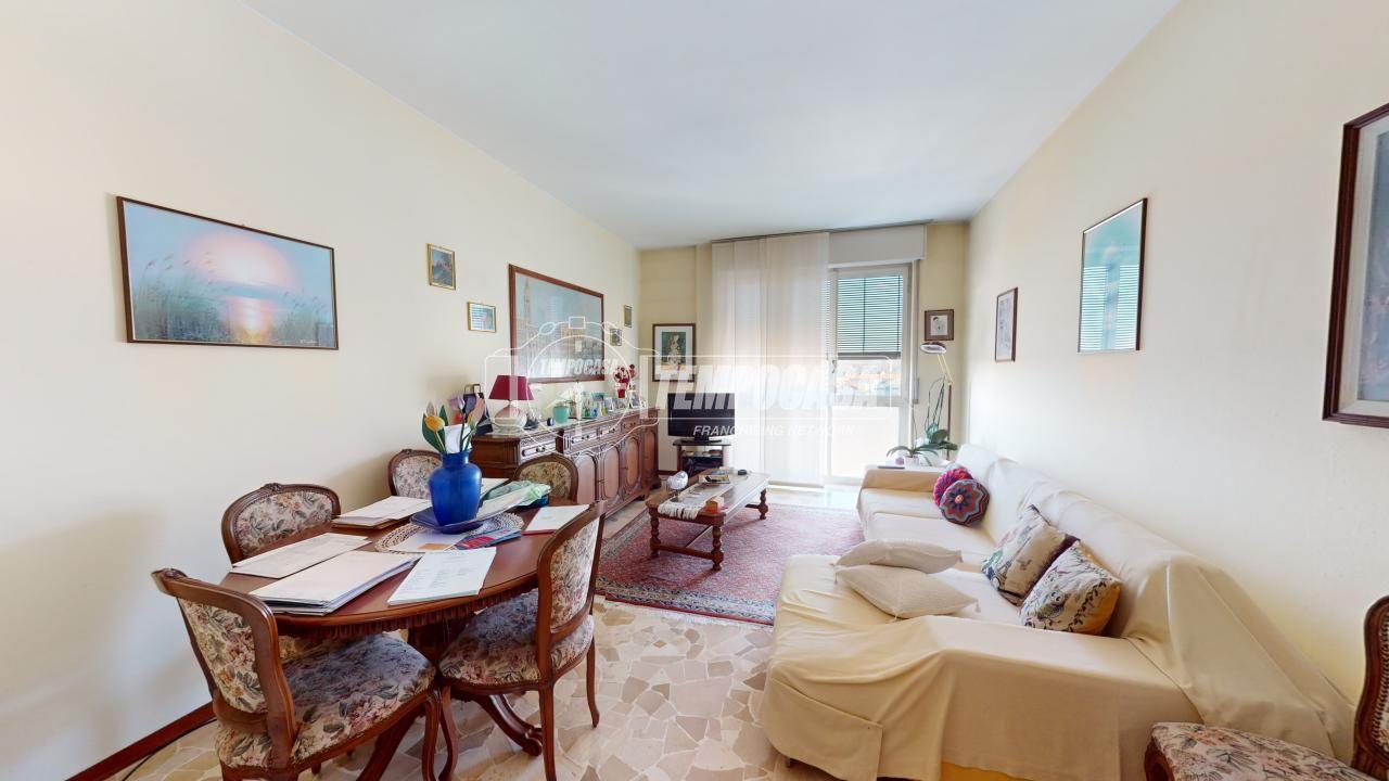 3 rooms Apartment in Cesano Maderno, Italy No. 139983