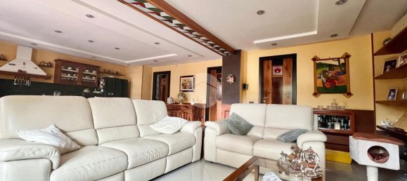 5 rooms Villa in Marano di Napoli, Italy No. 21821 5