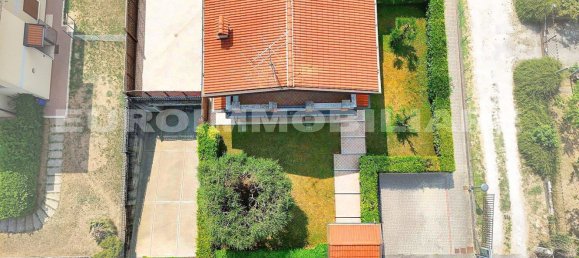 Вилла с 3 спальнями в Кастенедоло, Италия № 354639 4