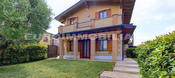 Вилла с 3 спальнями в Кастенедоло, Италия № 354639 2