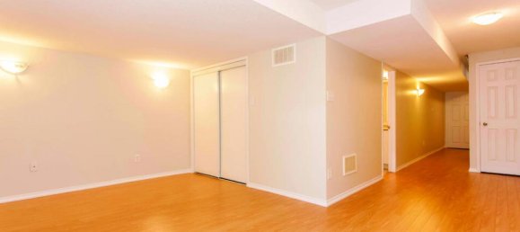 3 bedrooms House in Mississauga, Canada No. 877 12