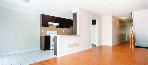 3 bedrooms House in Mississauga, Canada No. 877 3