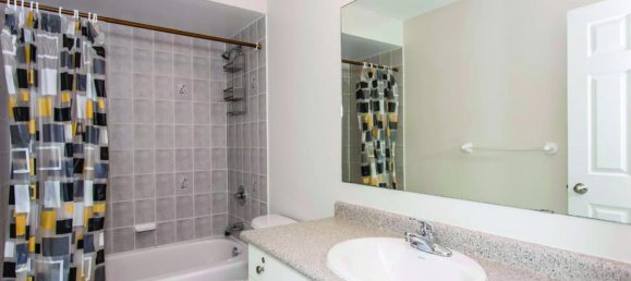 3 bedrooms House in Mississauga, Canada No. 877 7