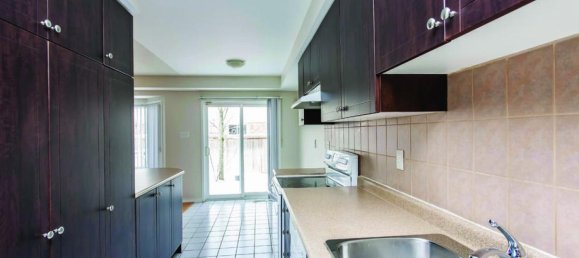 3 bedrooms House in Mississauga, Canada No. 877 5