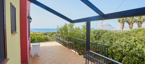 3 bedrooms House in Valderice, Italy No. 49657 5