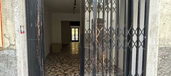 Gewerbliche Immobilie in Sarzana, Italy 41m², Nr. 104196 2