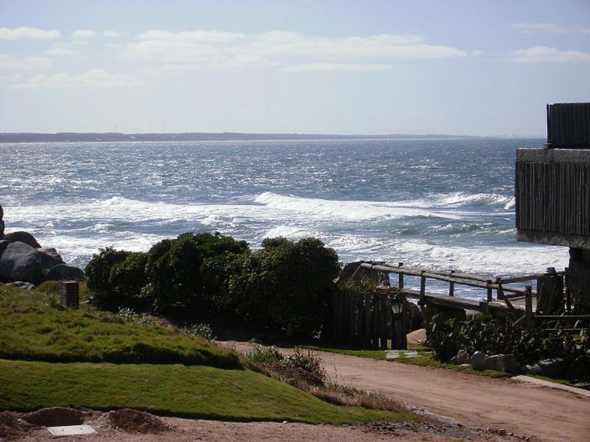 4 bedrooms House in Maldonado, Uruguay No. 12324