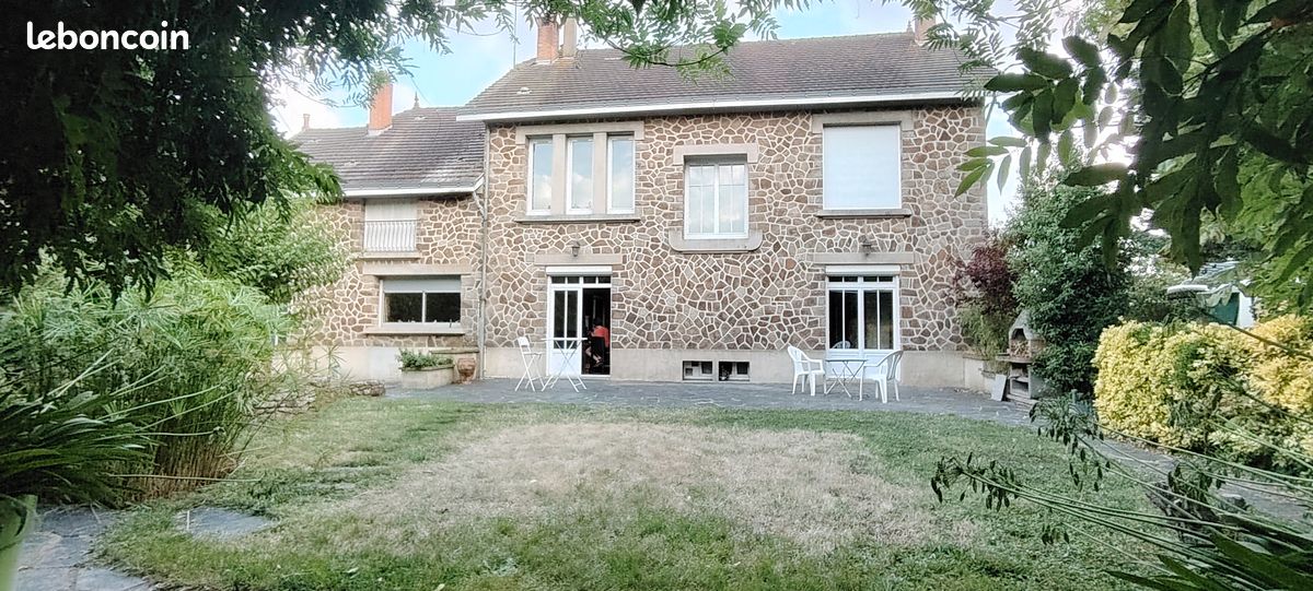 5 bedrooms House in Cholet, France No. 290413