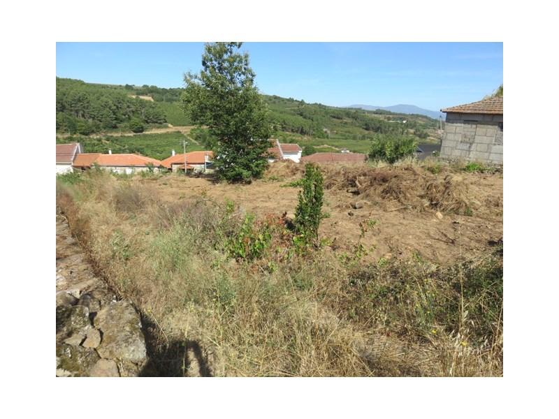 1000m² Land in Armamar, Portugal No. 310676