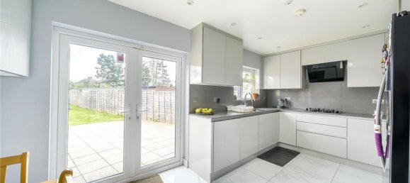 4 bedrooms House in Harrow, United Kingdom No. 12209 3