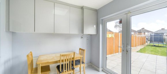 4 bedrooms House in Harrow, United Kingdom No. 12209 12