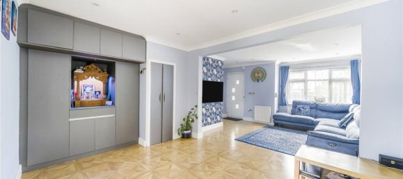 4 bedrooms House in Harrow, United Kingdom No. 12209 2