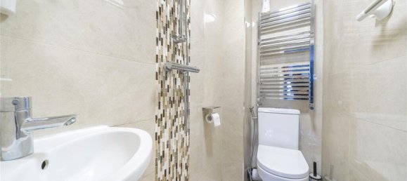 4 bedrooms House in Harrow, United Kingdom No. 12209 25