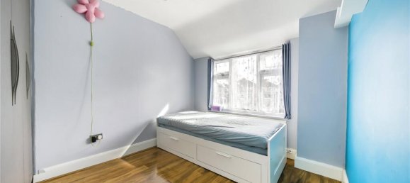 4 bedrooms House in Harrow, United Kingdom No. 12209 6