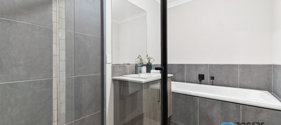 4 bedrooms House in Pakenham, Australia No. 244 13