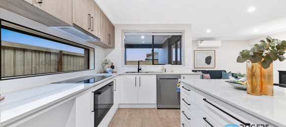 4 bedrooms House in Pakenham, Australia No. 244 7