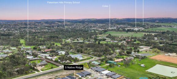 4 bedrooms House in Pakenham, Australia No. 244 18