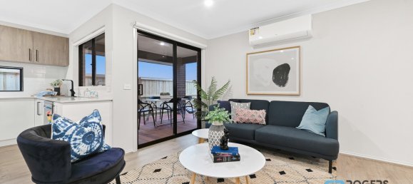 4 bedrooms House in Pakenham, Australia No. 244 4