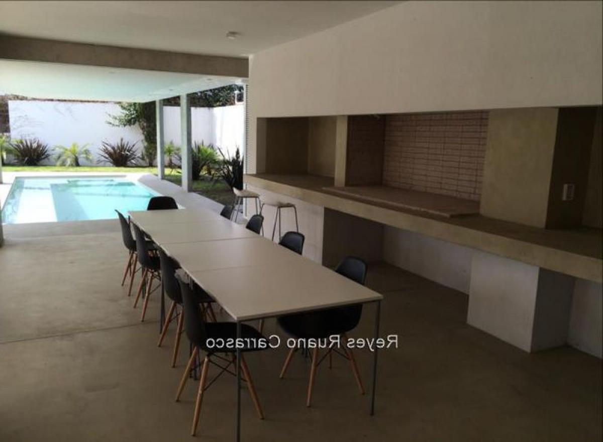 3 bedrooms Apartment in Montevideo, Uruguay No. 5796