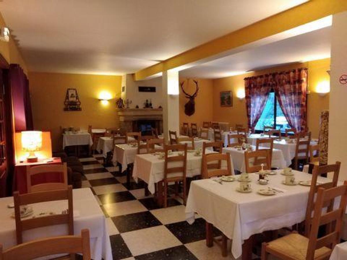 Oficina de 34 dormitorios en Florac, France No. 20897