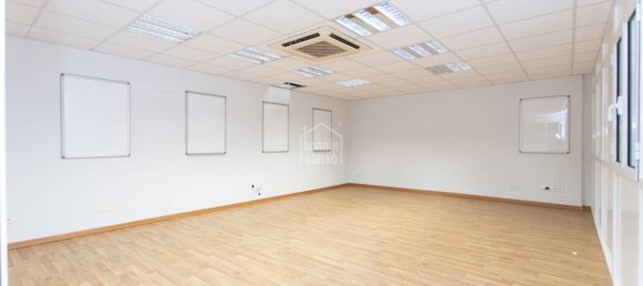 426m² Commercial property in Mahon, Spain No. 11746 8