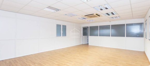 426m² Commercial property in Mahon, Spain No. 11746 9