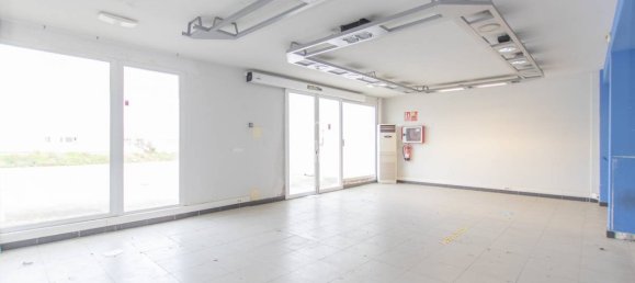 426m² Commercial property in Mahon, Spain No. 11746 4