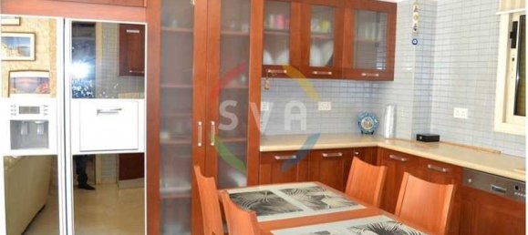 5 bedrooms Villa in Limassol, Cyprus No. 81324 4