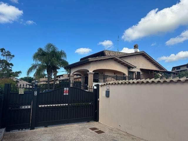 8 rooms Villa in Pomezia, Italy No. 26523