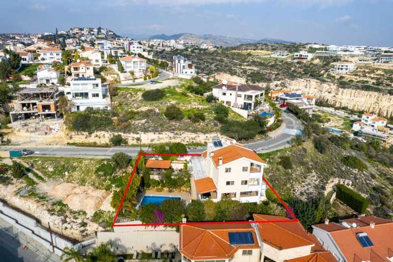 6 bedrooms Commercial property in Limassol, Cyprus No. 18439