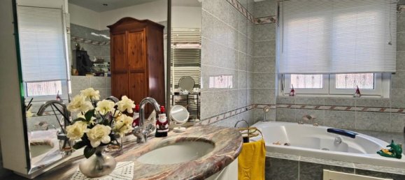 21-Zimmer Villa in Licciana Nardi, Italy, Nr. 45270 36