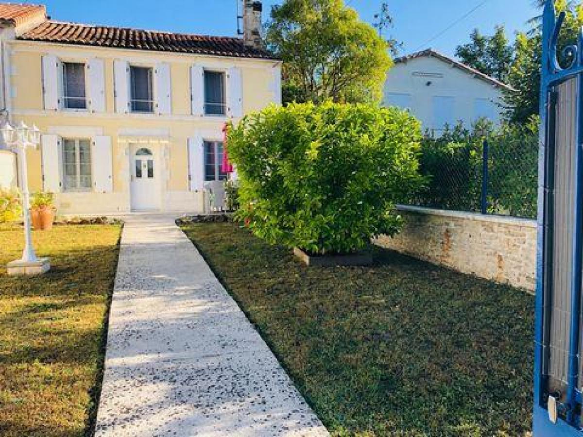 Casa de 3 dormitorios en Jarnac, France No. 24361