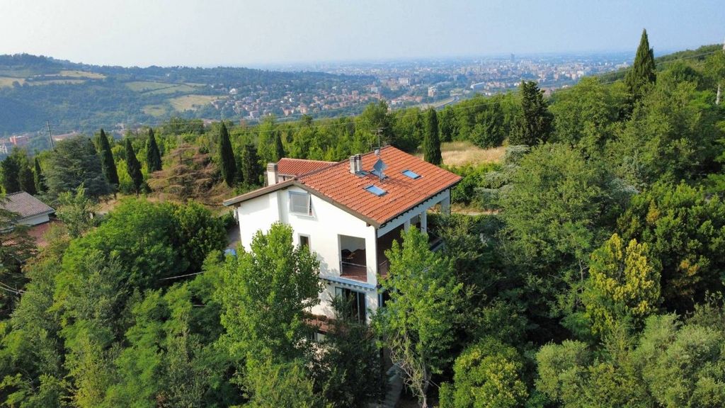 5 bedrooms Villa in Pianoro, Italy No. 386084