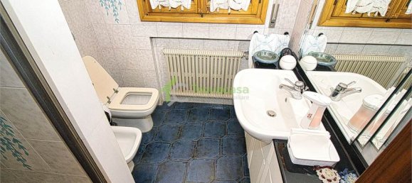 3 Schlafzimmer Doppelhaus in Modena, Italy, Nr. 53844 10