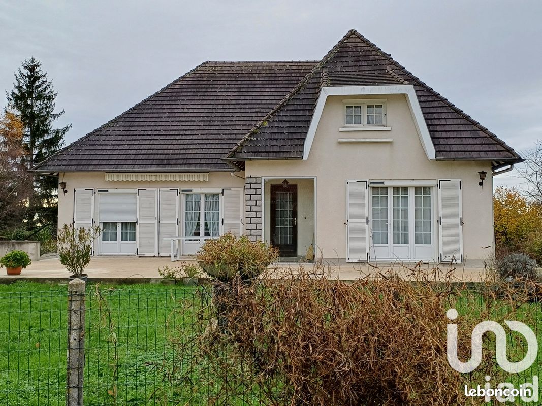 Casa de 5 habitaciónes en Rilhac-Rancon, France No. 95612