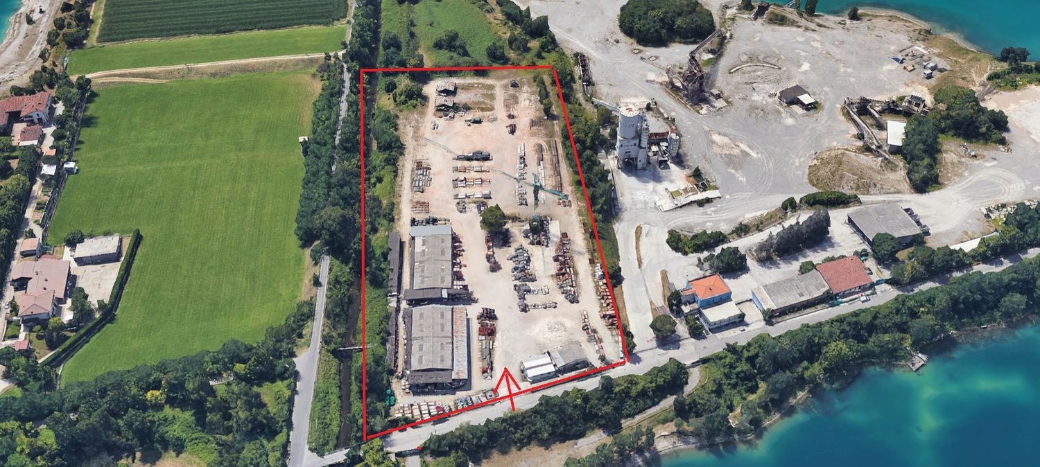 Terreno en Brescia, Italy 17000 m² No. 300882