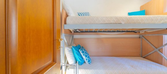 Квартира с 4 спальнями в Орозеи, Италия № 170575 2