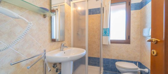 Квартира с 4 спальнями в Орозеи, Италия № 170575 4