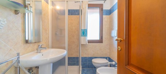 Квартира с 4 спальнями в Орозеи, Италия № 170575 3