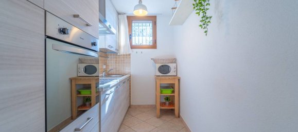 Квартира с 4 спальнями в Орозеи, Италия № 170575 18