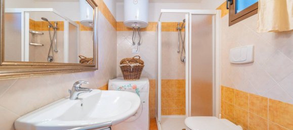 Квартира с 4 спальнями в Орозеи, Италия № 170575 24